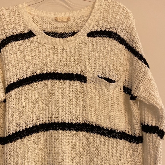 Altered State Ivory and Navy Lightweight Sweater with Open Cable Detail sz M - Picture 2 of 5